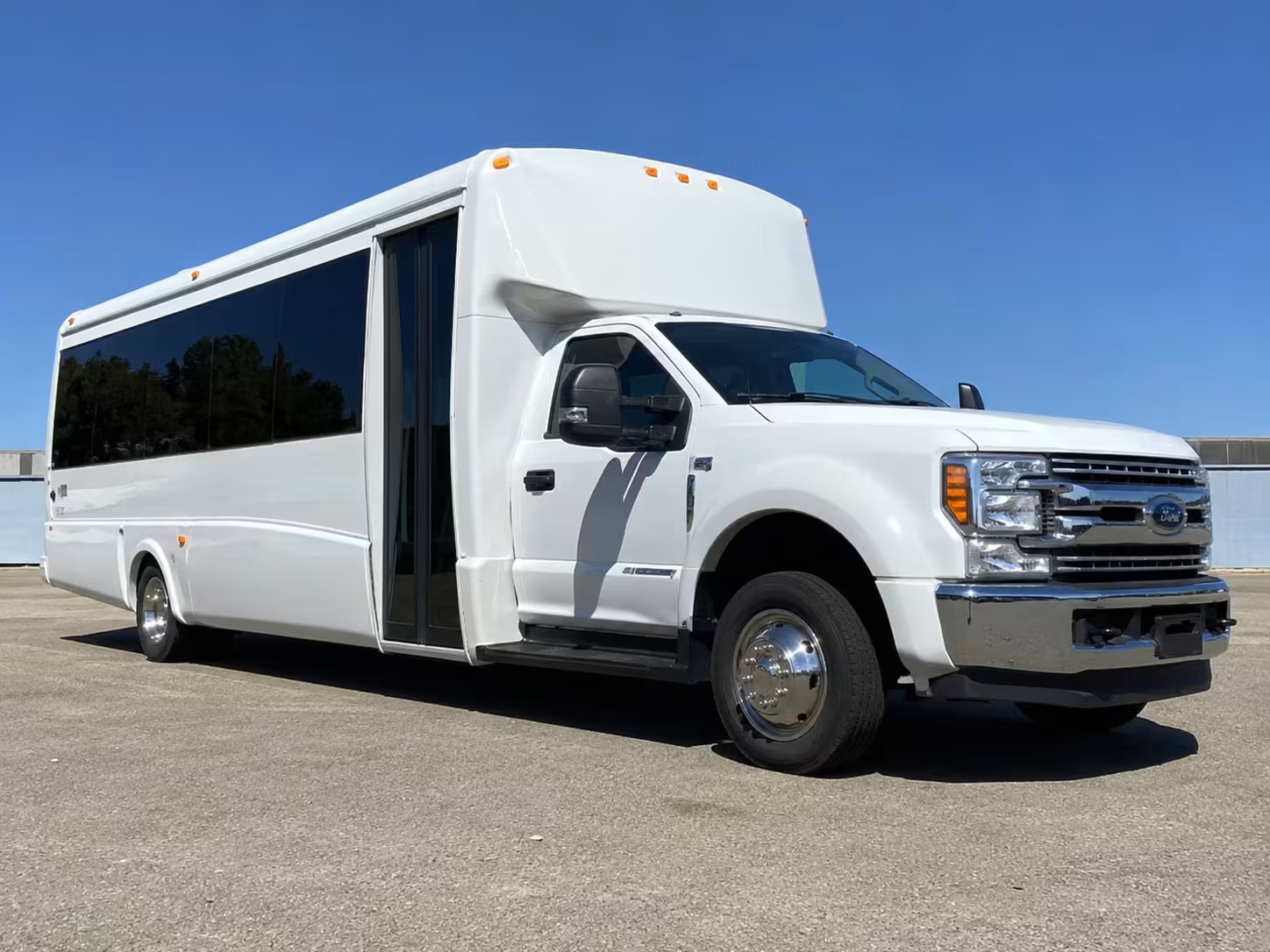 minibus rentals from richardson to deep ellum and house of blues